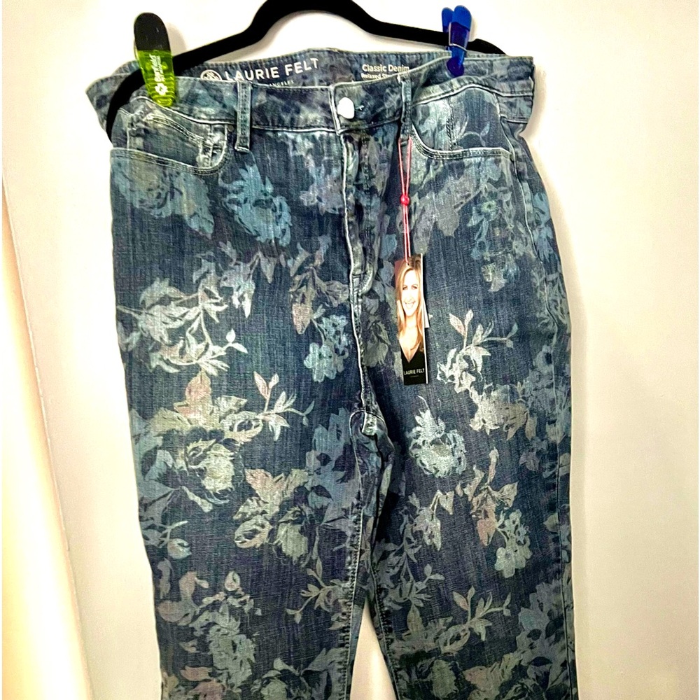 Beautiful pattern, NWT jeans